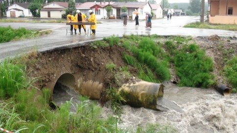 Selden Zarar Gören Köprü Belediye Ekiplerince Yıkıldı