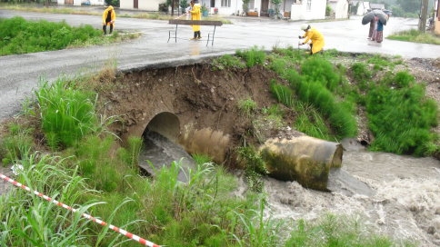 Selden Zarar Gören Köprü Belediye Ekiplerince Yıkıldı