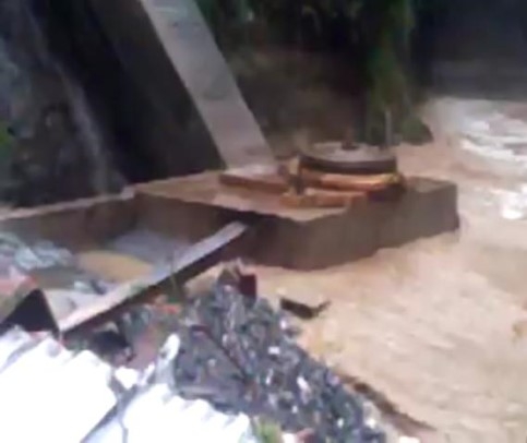 Kuzuluk'ta Tarihi Değirmeni Sel Yıktı