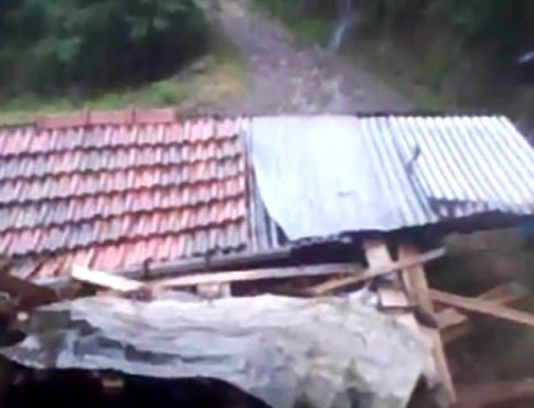 Kuzuluk'ta Tarihi Değirmeni Sel Yıktı