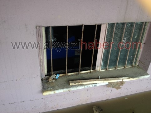 Akyazı Anadolu Lisesi Bodrum Katı Suya gömüldü. 