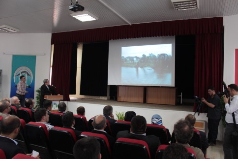 Bakan Ayşenur İslam Akyazı'da