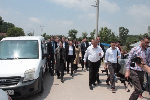 Bakan Ayşenur İslam Akyazı'da