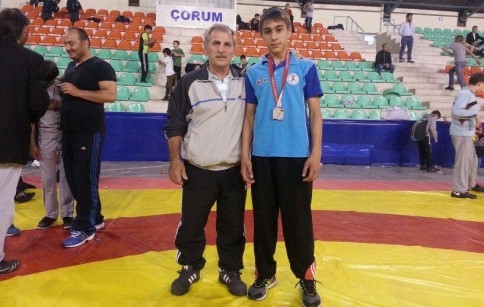 Güreşçiler Çorum ve Konya'dan Madalyalarla Dönüyor