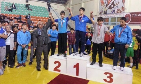 Güreşçiler Çorum ve Konya'dan Madalyalarla Dönüyor