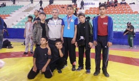 Güreşçiler Çorum ve Konya'dan Madalyalarla Dönüyor