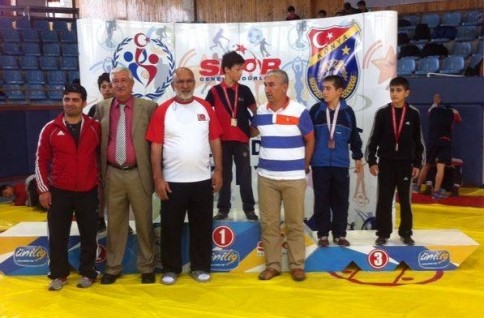 Güreşçiler Çorum ve Konya'dan Madalyalarla Dönüyor