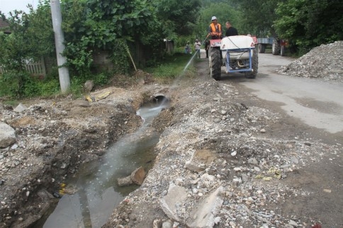 Akyazı Belediyesinden Sel Sonrası İlaçlama Çalışmaları 
