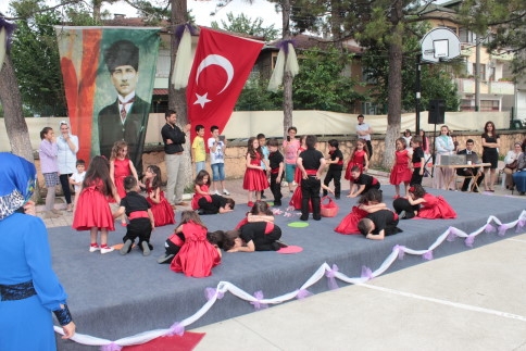 Miniklerin Mezuniyet Heyecanı 