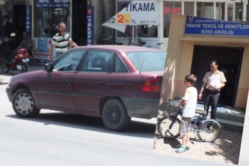 Bisikletiyle Park Halindeki Otomobile Çarptı