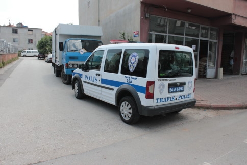 Pazarköy Caddesinde Otomobille motosiklet çarpıştı. 