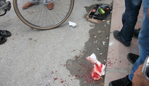 Motosiklet Bisiklete Çarptı | 2 YARALI 1'i AĞIR