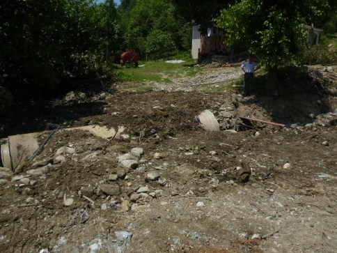 Akyazı Belediyesi Teknik Ekipleri Dört Koldan Sel'in Yaralarını Sarıyor