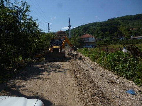 Akyazı Belediyesi Teknik Ekipleri Dört Koldan Sel'in Yaralarını Sarıyor