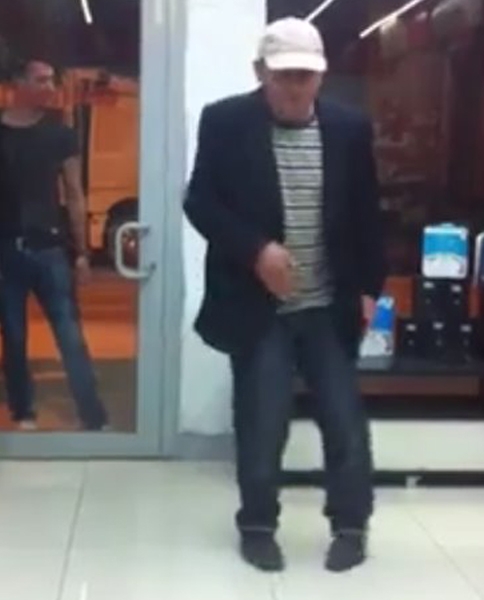 Akyazı'da Ali LEE adıyla paylaşılan bu Video İzlenme Rekorları kırıyor