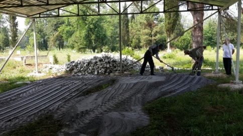 MEZARLIK BAKIMLARI DEVAM EDİYOR...