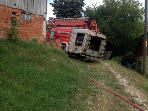 Çıkan Yangında  Ev Tamamen Yandı