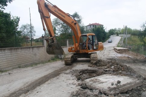 Selin Bozduğu Yollar Onarılıyor.