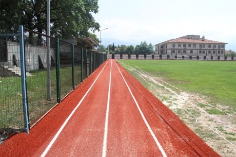 Akyazı Stadı Yürüyüş Alanı, Sentetik Halı Kaplanması Ve Aydınlatma Çalışmaları Tamamlandı