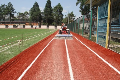 Akyazı Stadı Yürüyüş Alanı, Sentetik Halı Kaplanması Ve Aydınlatma Çalışmaları Tamamlandı
