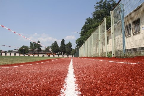 Akyazı Stadı Yürüyüş Alanı, Sentetik Halı Kaplanması Ve Aydınlatma Çalışmaları Tamamlandı