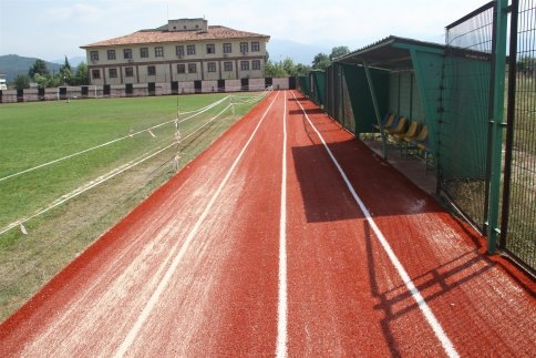 Akyazı Stadı Yürüyüş Alanı, Sentetik Halı Kaplanması Ve Aydınlatma Çalışmaları Tamamlandı