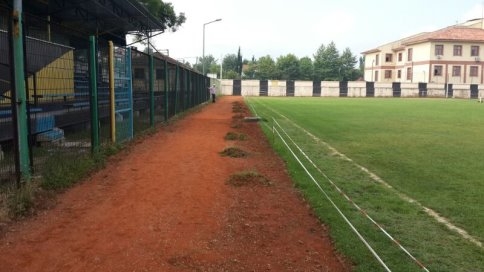 Akyazı Stadı Yürüyüş Alanı, Sentetik Halı Kaplanması Ve Aydınlatma Çalışmaları Tamamlandı