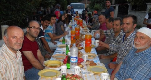 Akyazı’da Örnek İftar