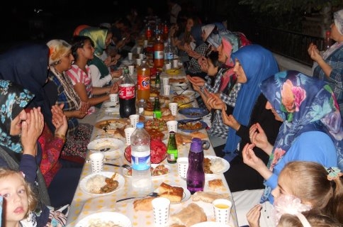 Akyazı’da Örnek İftar