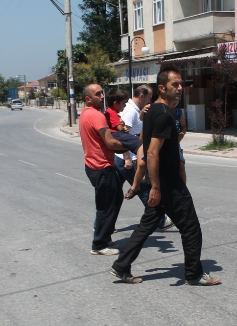 Motosiklette Bulunan 3 Yaşındaki Çocuk Hafif Yaralandı