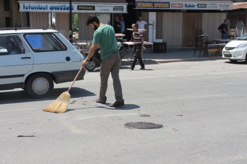 Motosiklette Bulunan 3 Yaşındaki Çocuk Hafif Yaralandı