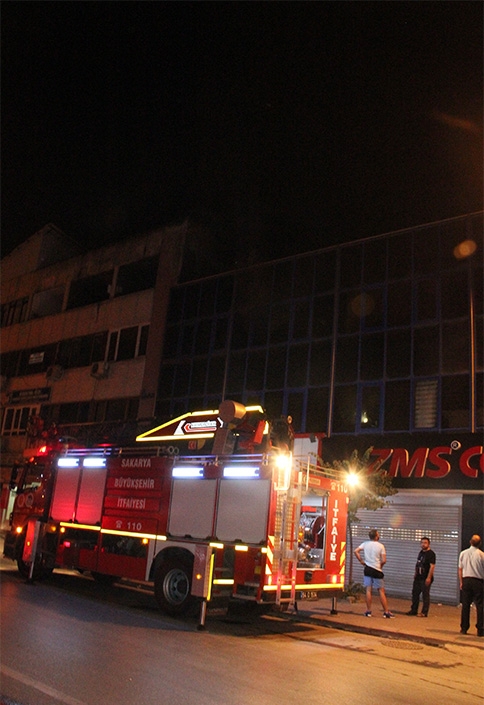 Gözde Pizza'da Gece Vakti Yangın Çıktı