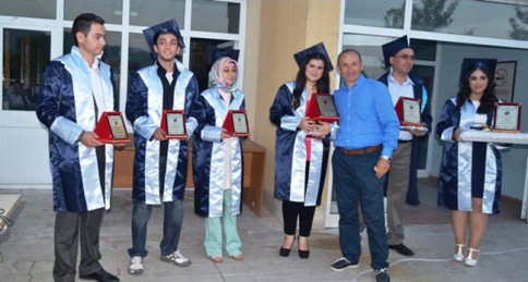Akyazı MYO’nda Mezuniyet Çoşkusu