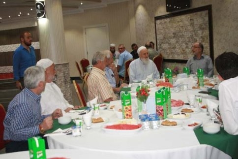 Kıraat Eğitim Derneği İftar Yemeği Programı Düzenledi