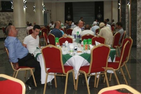 Kıraat Eğitim Derneği İftar Yemeği Programı Düzenledi