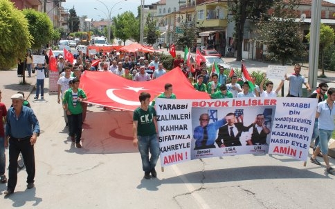 Kuzuluk Gençliği İsraili Protesto Yürüyüşü Düzenledi