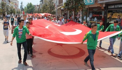 Kuzuluk Gençliği İsraili Protesto Yürüyüşü Düzenledi