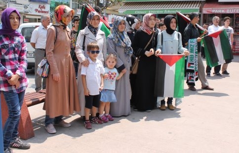 Kuzuluk Gençliği İsraili Protesto Yürüyüşü Düzenledi