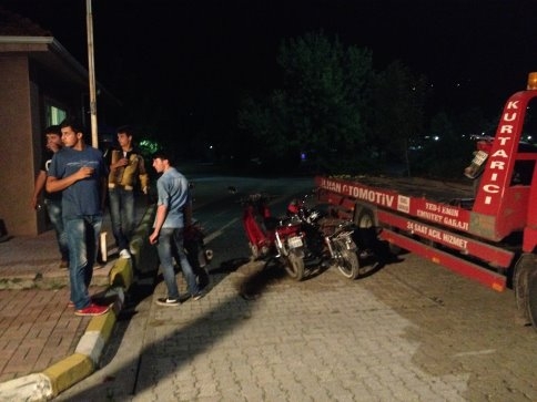 Jandarma Motosiklet Sürücülerine Göz Açtırmıyor