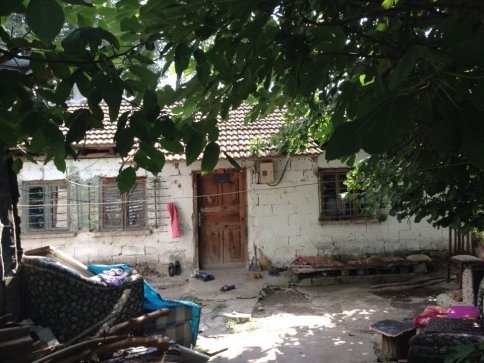 Eve Atılan Esrarengiz Taşlar Korku ve Paniğe Neden Oldu