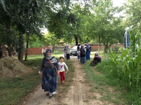 Eve Atılan Esrarengiz Taşlar Korku ve Paniğe Neden Oldu