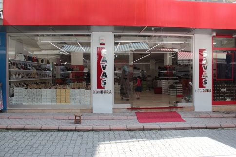 Akyazı’nın Ayakkabı Merkezi Savaş Kundura Yeni Yerinde.