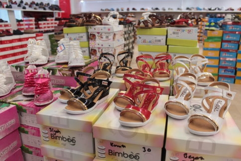 Akyazı’nın Ayakkabı Merkezi Savaş Kundura Yeni Yerinde.