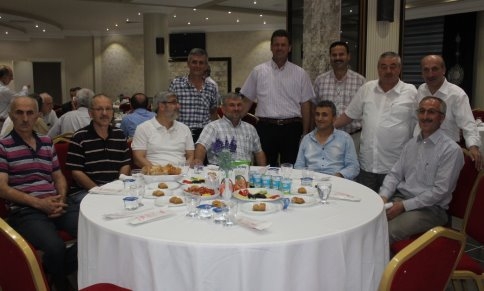 Diyanet Vakfı Akyazı Şubesi Esnaflara İftar Verdi