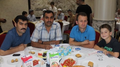 Diyanet Vakfı Akyazı Şubesi Esnaflara İftar Verdi