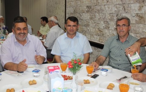 Diyanet Vakfı Akyazı Şubesi Esnaflara İftar Verdi