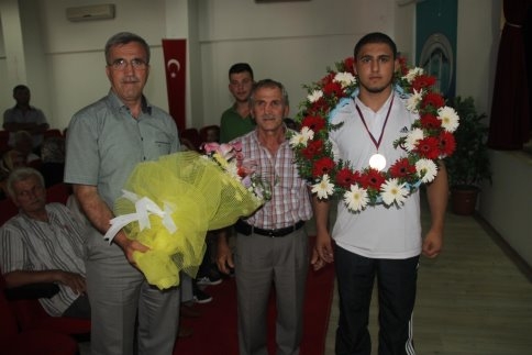 Başkan Akcan'dan Şampiyonlara Büyük Ödül