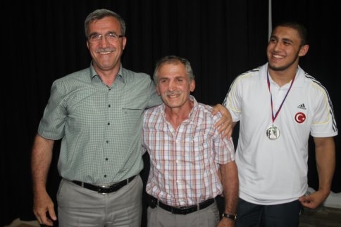 Başkan Akcan'dan Şampiyonlara Büyük Ödül