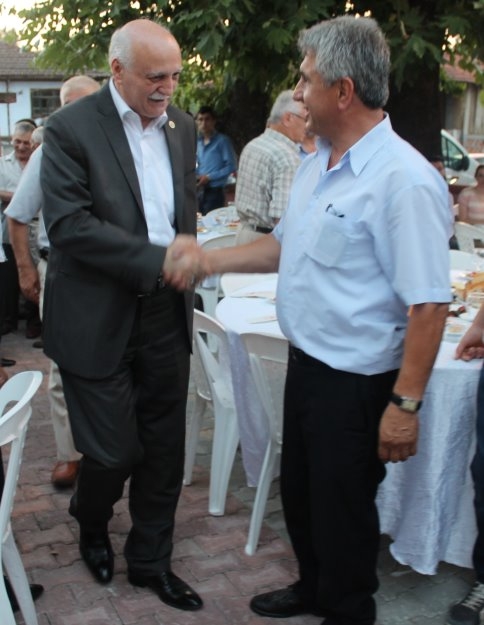 Azo Çifçi Üyelerine İftar Yemeği Verdi