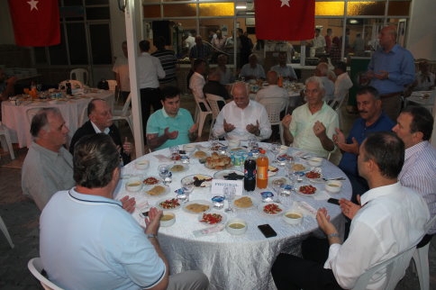 Azo Çifçi Üyelerine İftar Yemeği Verdi